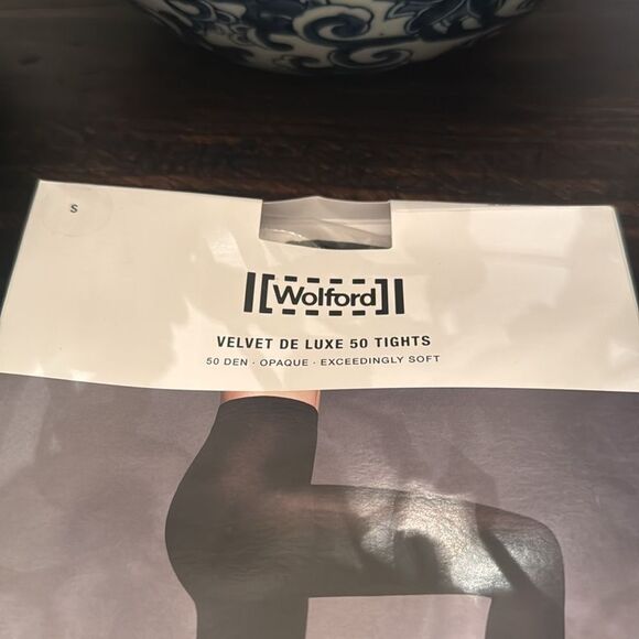 NWT Wolford Velvet De Luxe 50 Tights in black size small - Picture 3 of 5